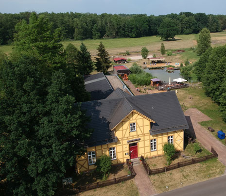 Alte Schule aus der Vogelperspektive